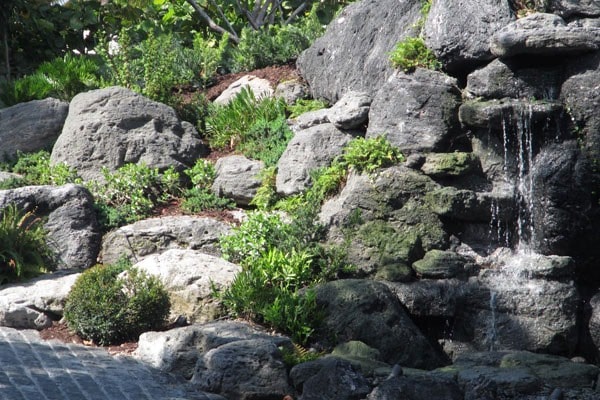 پوکه معدنی در فضای سبز