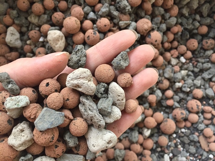 پوکه معدنی یا لیکا؟ کدام برای سبک سازی بهتر است؟